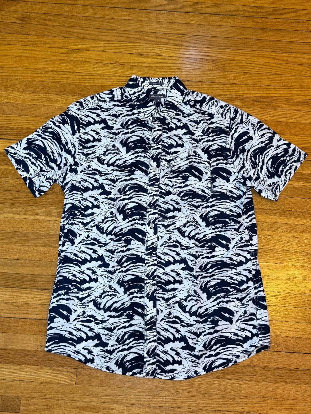 Eddie Bauer Japanese Wood Block Print Waves Short Sleeve Shirt LT